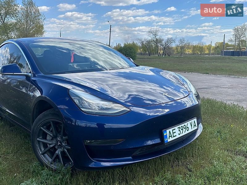 Седан Tesla Model 3 2018 в Кам'янському