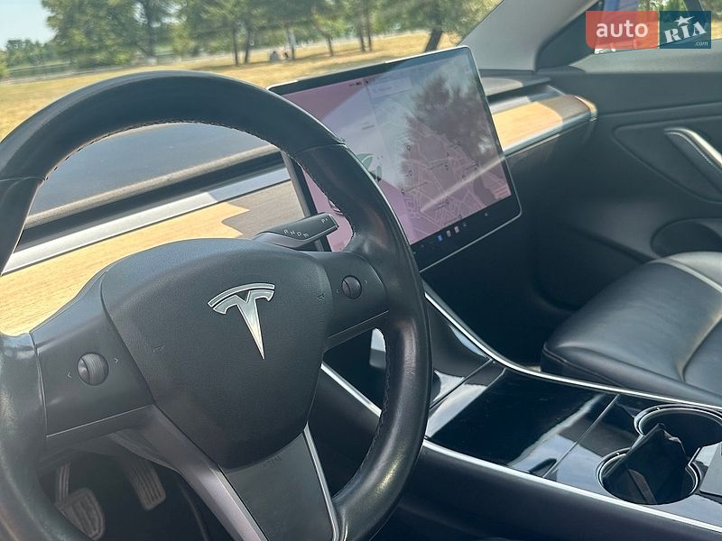 Седан Tesla Model 3 2018 в Каменском