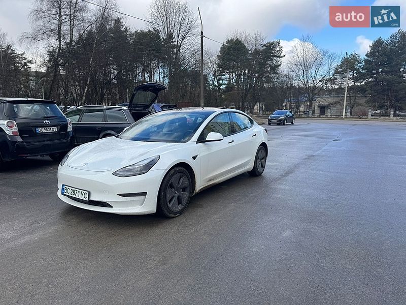 Седан Tesla Model 3 2021 в Львове