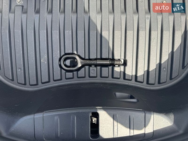 Седан Tesla Model 3 2021 в Львове