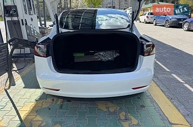 Седан Tesla Model 3 2021 в Львове
