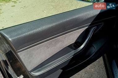 Седан Tesla Model 3 2020 в Львове
