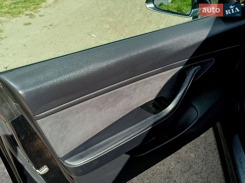 Седан Tesla Model 3 2020 в Львове
