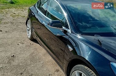 Седан Tesla Model 3 2020 в Львове