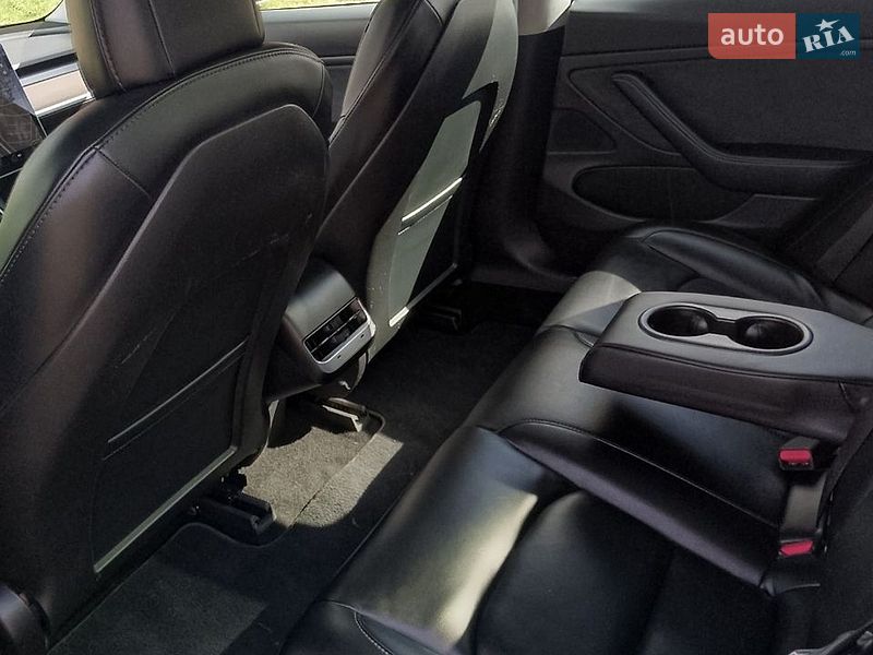 Седан Tesla Model 3 2020 в Львове