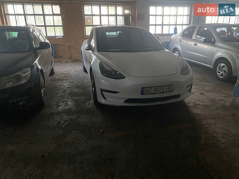 Седан Tesla Model 3 2021 в Луцке