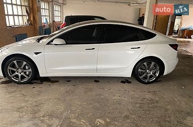 Седан Tesla Model 3 2021 в Луцке