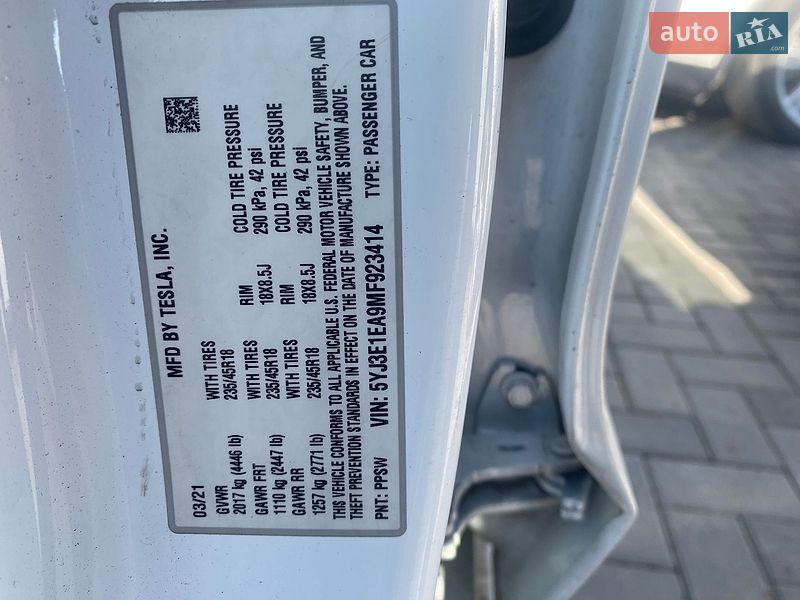 Седан Tesla Model 3 2021 в Луцке