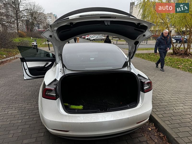 Седан Tesla Model 3 2019 в Луцьку