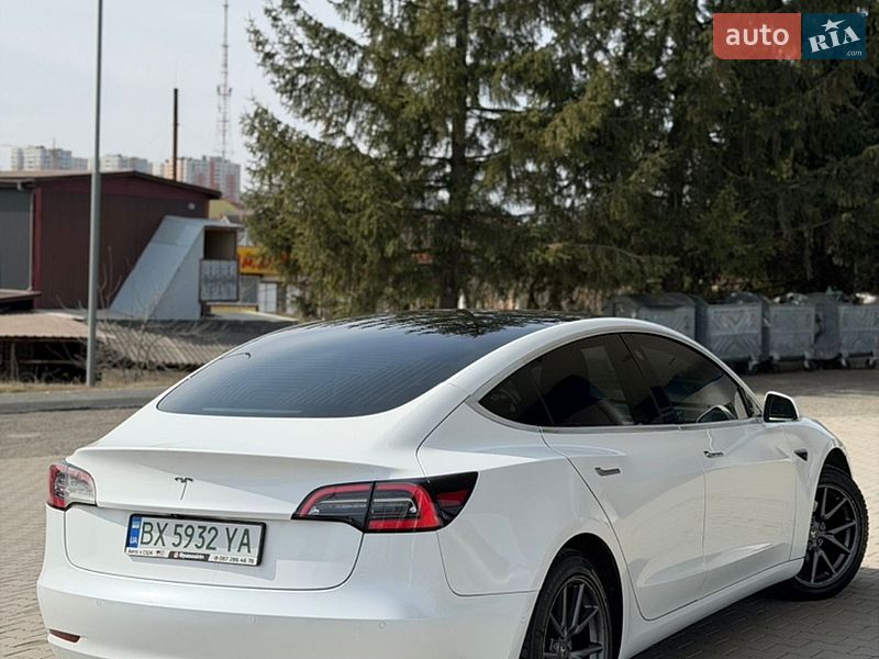Седан Tesla Model 3 2019 в Киеве