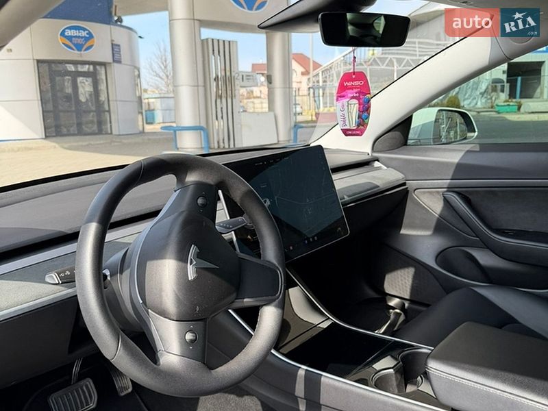 Седан Tesla Model 3 2019 в Киеве