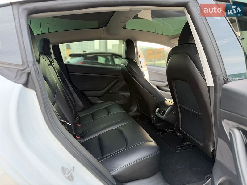 Седан Tesla Model 3 2019 в Киеве