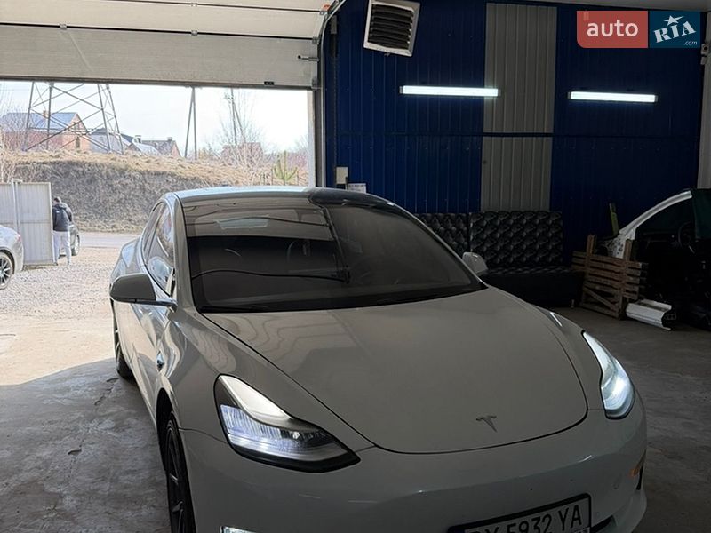 Седан Tesla Model 3 2019 в Киеве