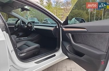 Седан Tesla Model 3 2023 в Львове