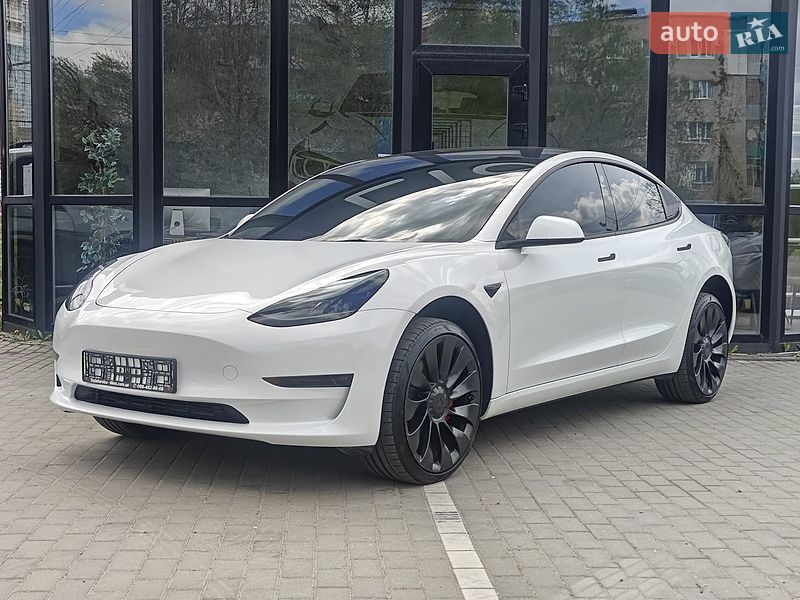 Седан Tesla Model 3 2023 в Львове
