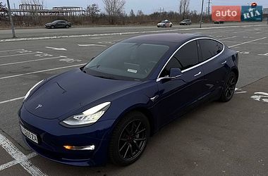Седан Tesla Model 3 2018 в Львові