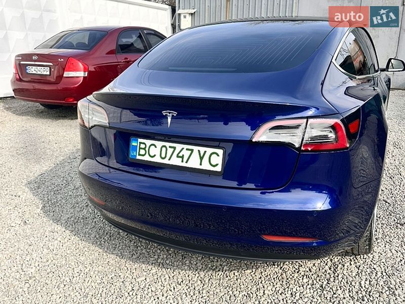 Седан Tesla Model 3 2018 в Львові