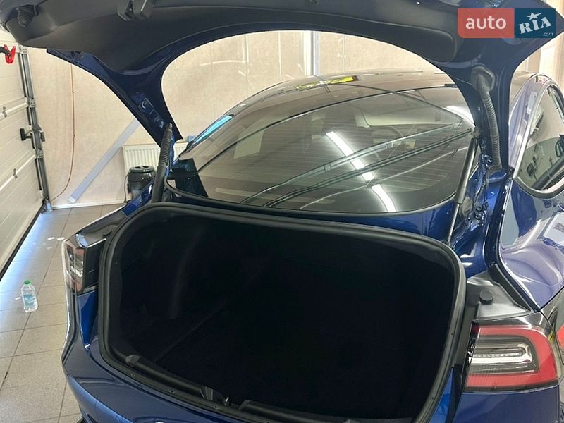 Седан Tesla Model 3 2021 в Одесі