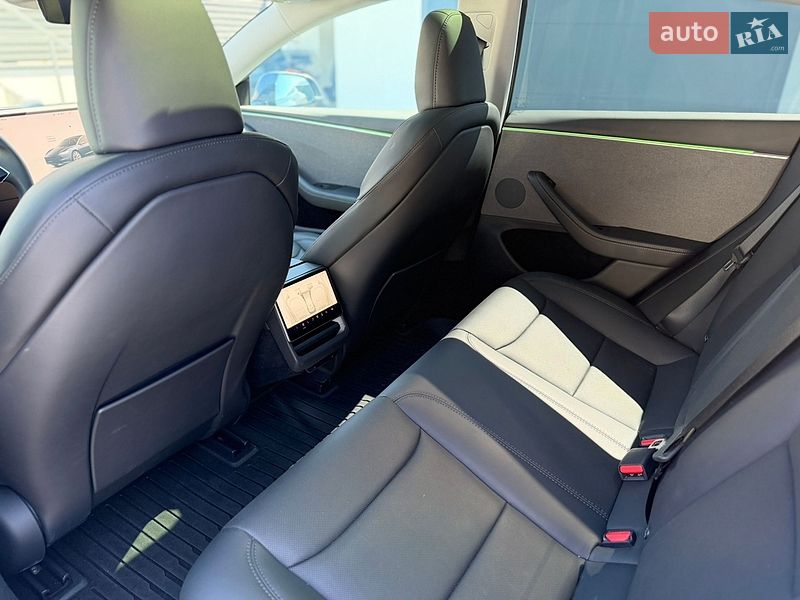 Седан Tesla Model 3 2025 в Ивано-Франковске