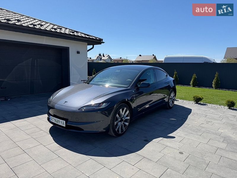 Седан Tesla Model 3 2025 в Ивано-Франковске