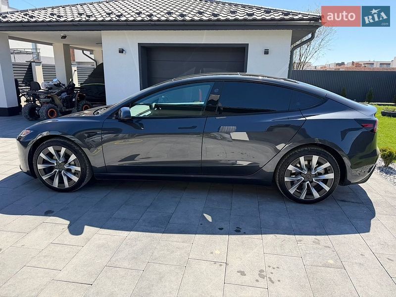 Седан Tesla Model 3 2025 в Ивано-Франковске