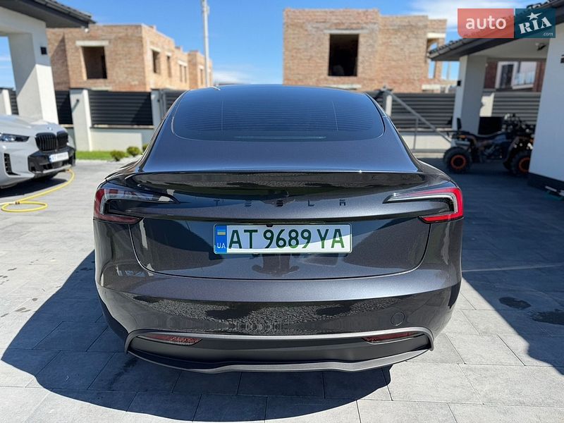 Седан Tesla Model 3 2025 в Ивано-Франковске