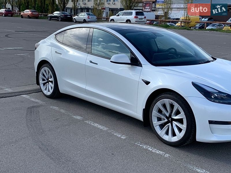 Седан Tesla Model 3 2022 в Киеве