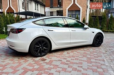 Седан Tesla Model 3 2021 в Киеве