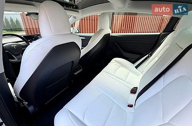 Седан Tesla Model 3 2021 в Киеве