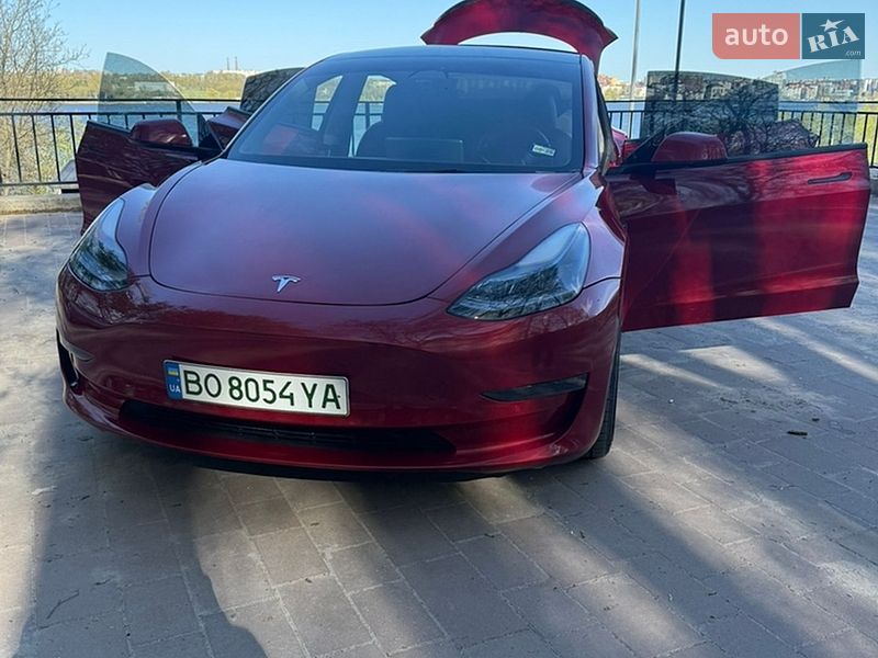 Седан Tesla Model 3 2022 в Тернополе