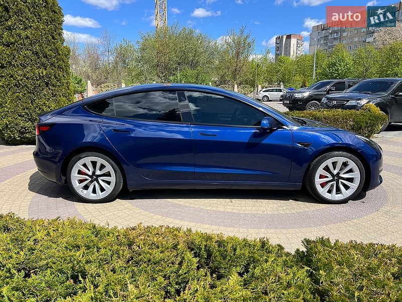 Седан Tesla Model 3 2021 в Львові