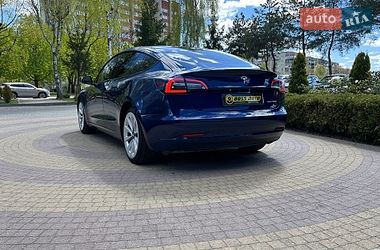 Седан Tesla Model 3 2021 в Львові