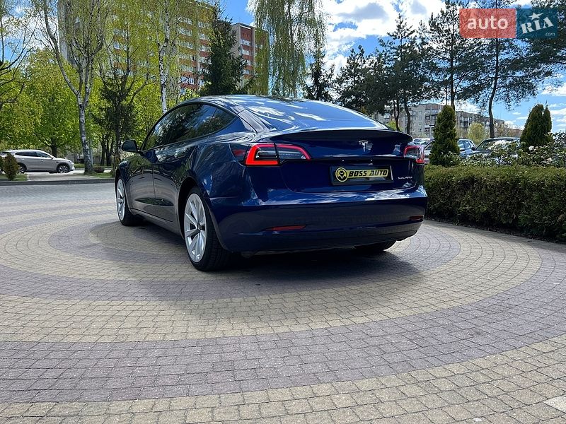 Седан Tesla Model 3 2021 в Львові