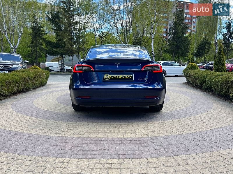 Седан Tesla Model 3 2021 в Львові