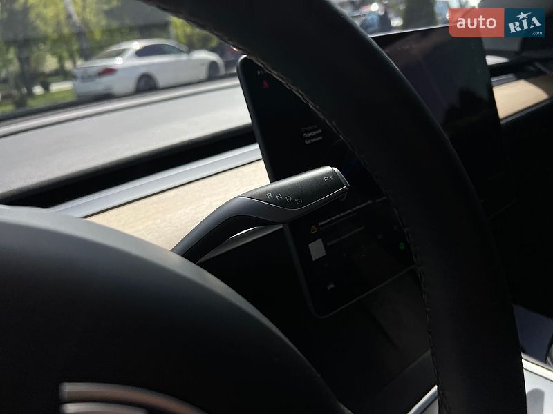 Седан Tesla Model 3 2021 в Львові