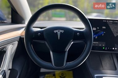 Седан Tesla Model 3 2021 в Львові