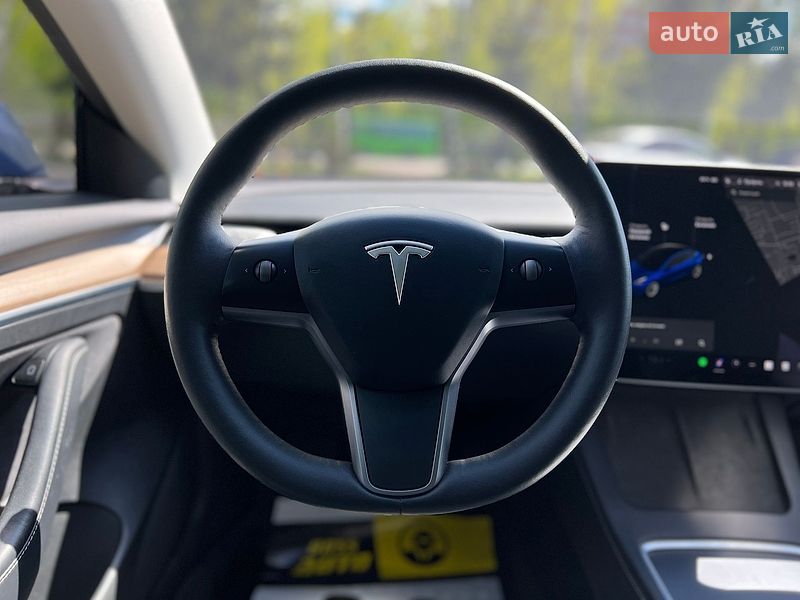 Седан Tesla Model 3 2021 в Львові