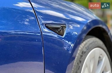 Седан Tesla Model 3 2021 в Львові