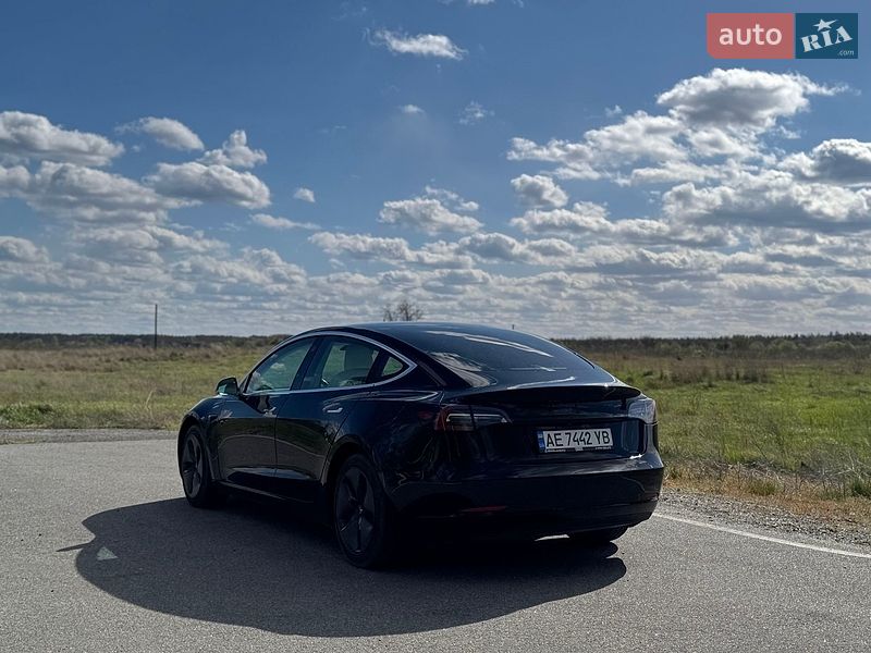 Седан Tesla Model 3 2019 в Днепре