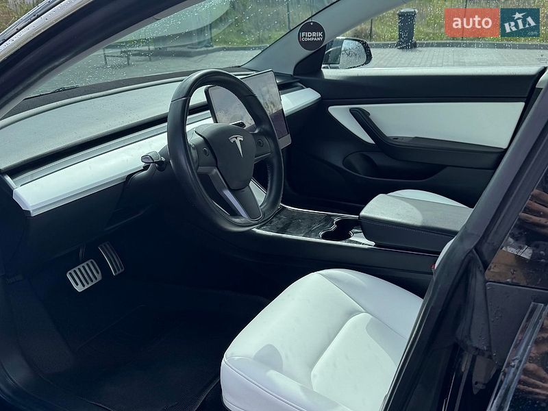 Седан Tesla Model 3 2019 в Днепре