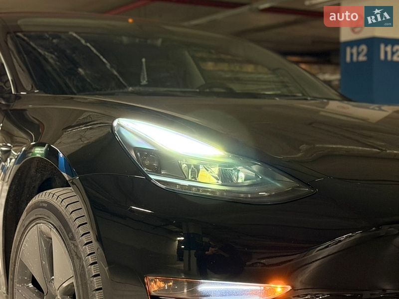 Седан Tesla Model 3 2022 в Львове