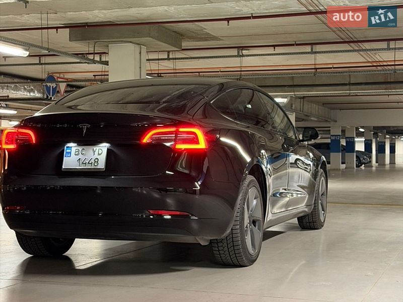 Седан Tesla Model 3 2022 в Львове