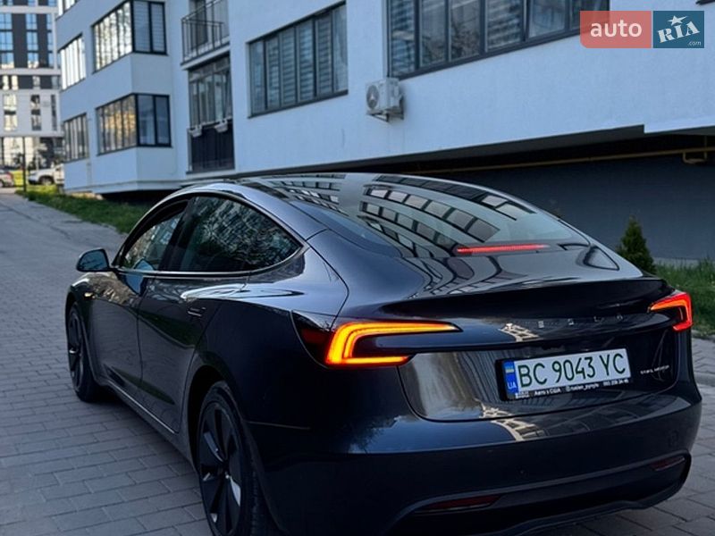 Седан Tesla Model 3 2024 в Львове