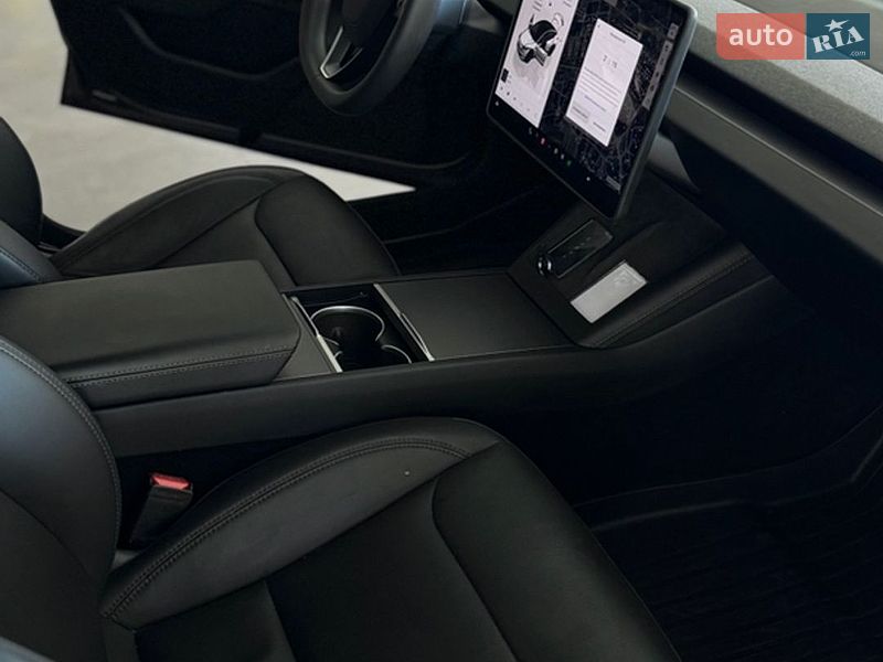 Седан Tesla Model 3 2024 в Львове