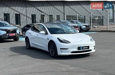 Седан Tesla Model 3 2021 в Львове