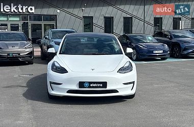 Седан Tesla Model 3 2021 в Львове