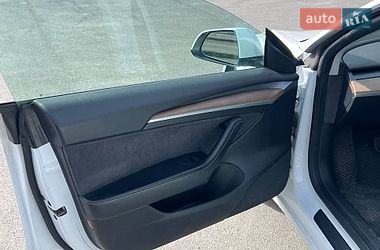 Седан Tesla Model 3 2021 в Львове