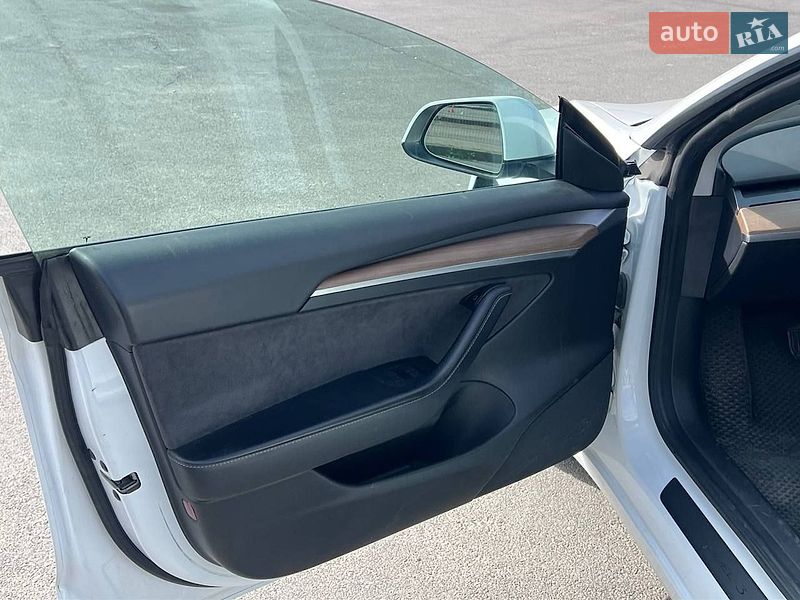 Седан Tesla Model 3 2021 в Львове