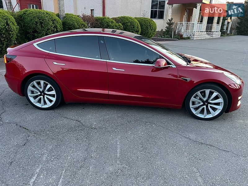 Седан Tesla Model 3 2018 в Тернополе