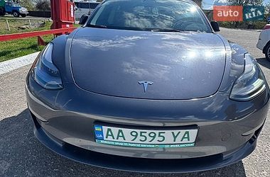 Седан Tesla Model 3 2022 в Киеве